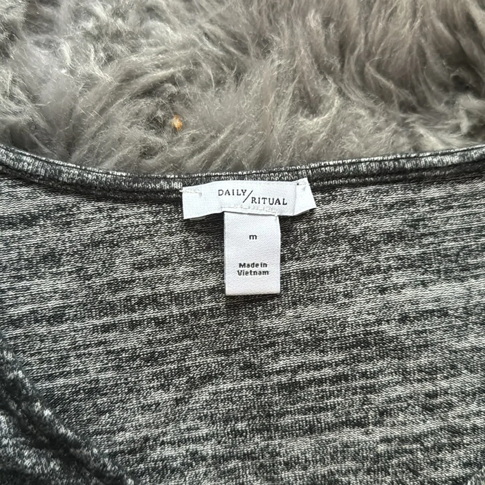 Daily Ritual NWT Grey Top - Picture 4 of 4